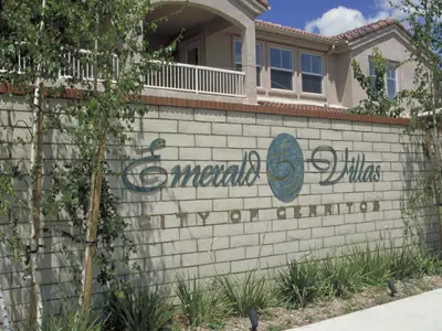 Emerald Villas wall and sign